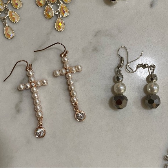 Lot of 6 Pairs of Bling Studded Dangle Earrings - Picture 5 of 5